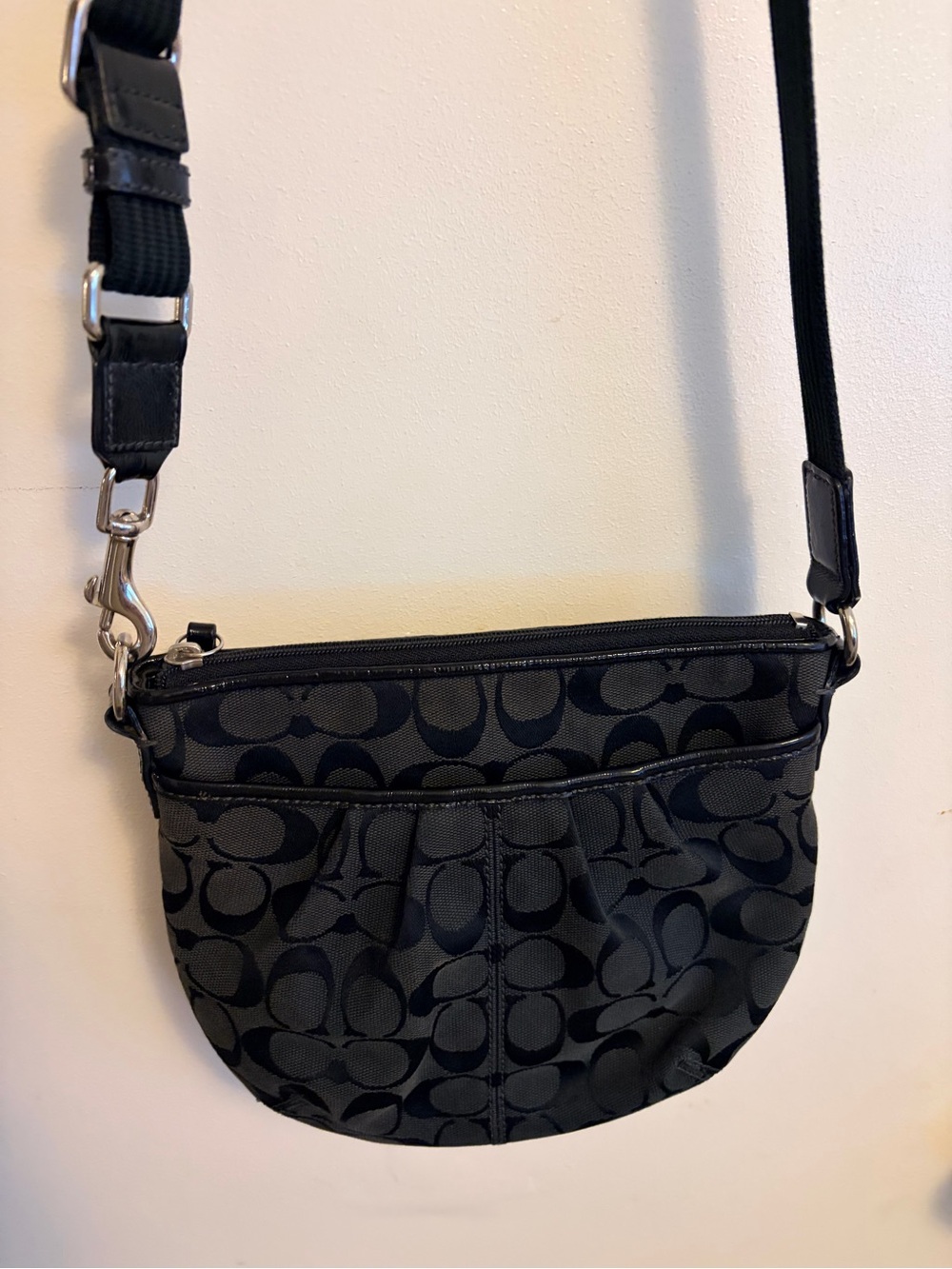 Coach Black Signature Canvas Crossbody Bag Pleated Swingpack Messenger Y2K